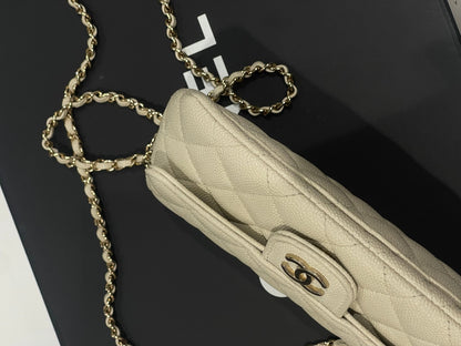 Chanel - Mini sac classique ivoire - Les Folies d&