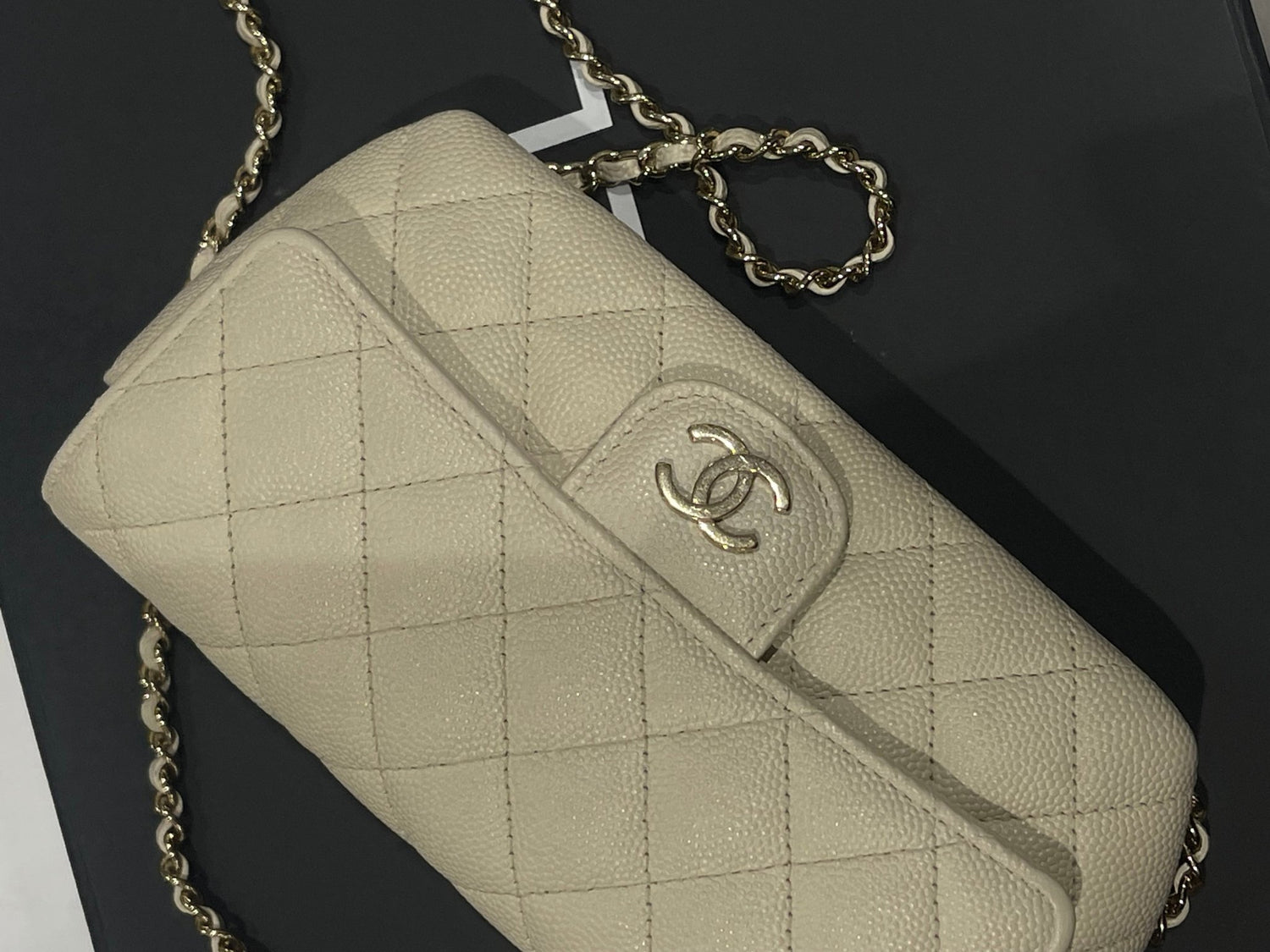 Chanel - Mini sac classique ivoire - Les Folies d&