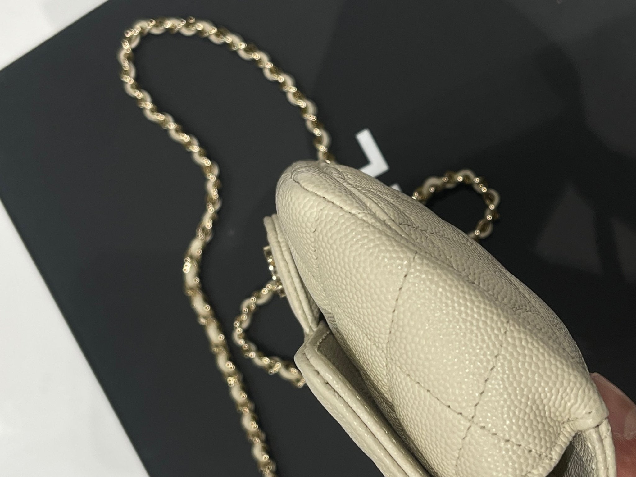 Chanel - Mini sac classique ivoire - Les Folies d&