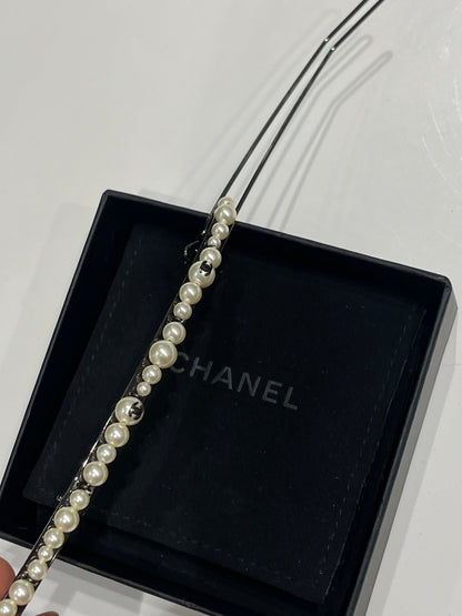 Chanel - Pince à cheveux perles - Les Folies d&