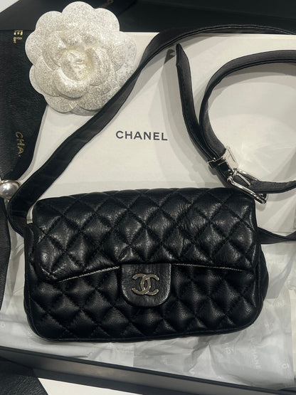 Chanel - pochette ceinture cuir noir - Les Folies d&