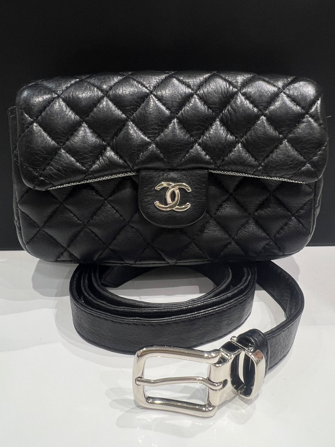 Chanel - pochette ceinture cuir noir - Les Folies d&