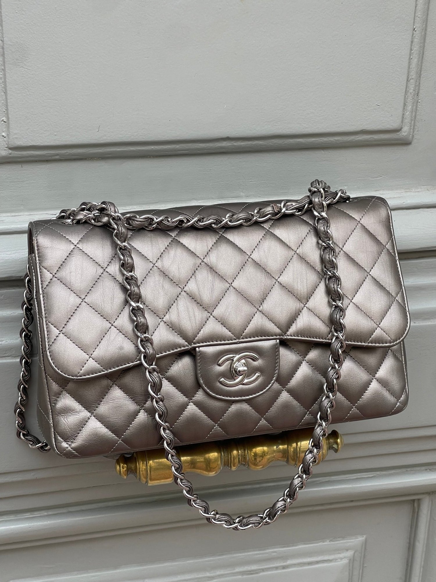 Chanel - Sac 11.12 Jumbo bronze irisé - Les Folies d&