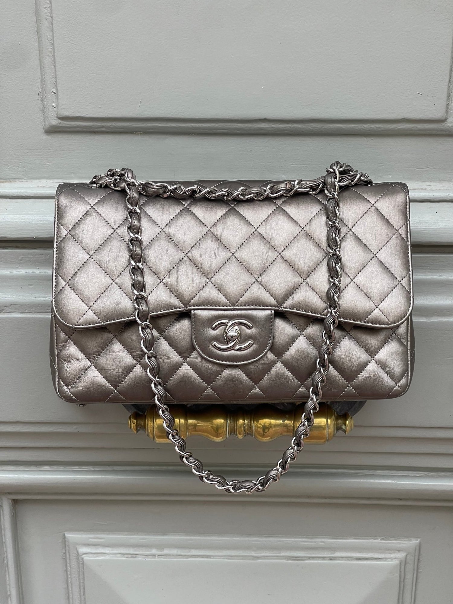 Chanel - Sac 11.12 Jumbo bronze irisé - Les Folies d&