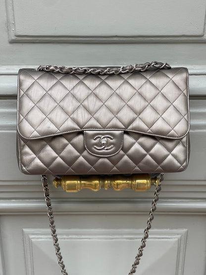 Chanel - Sac 11.12 Jumbo bronze irisé - Les Folies d&