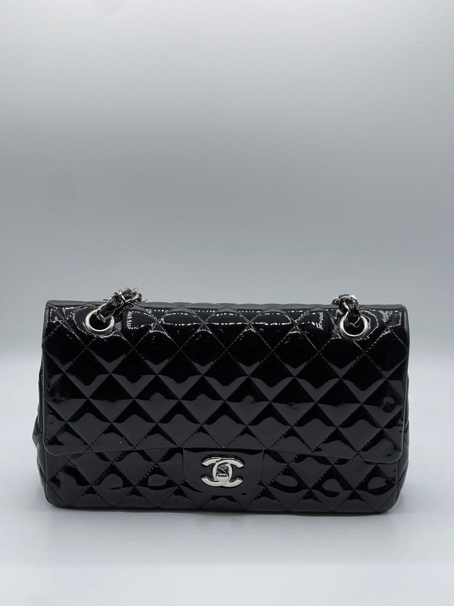 Chanel - Sac 11.12 Timeless verni noir - Les Folies d&