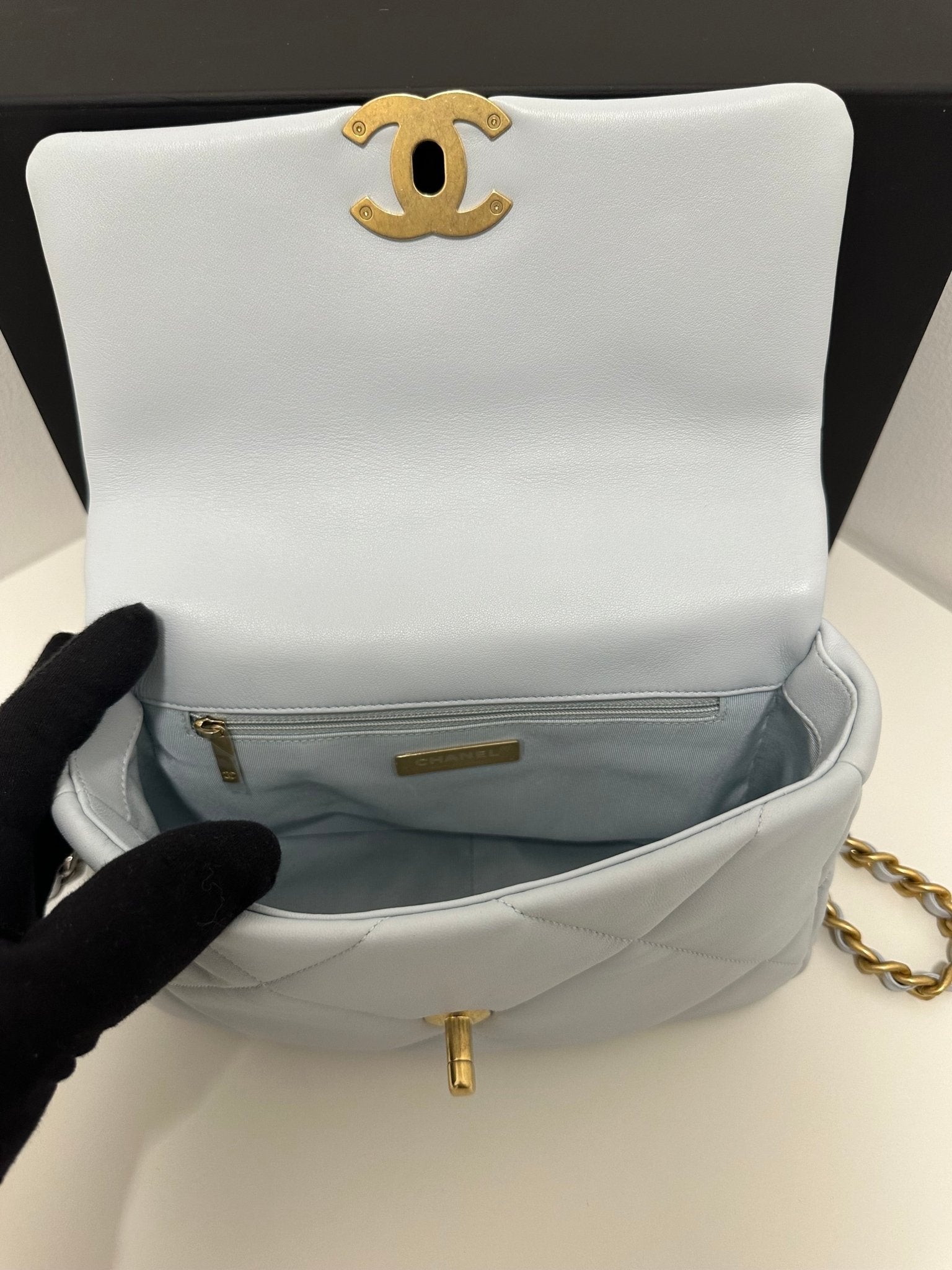 Chanel - Sac 19 bleu nuage - Les Folies d&