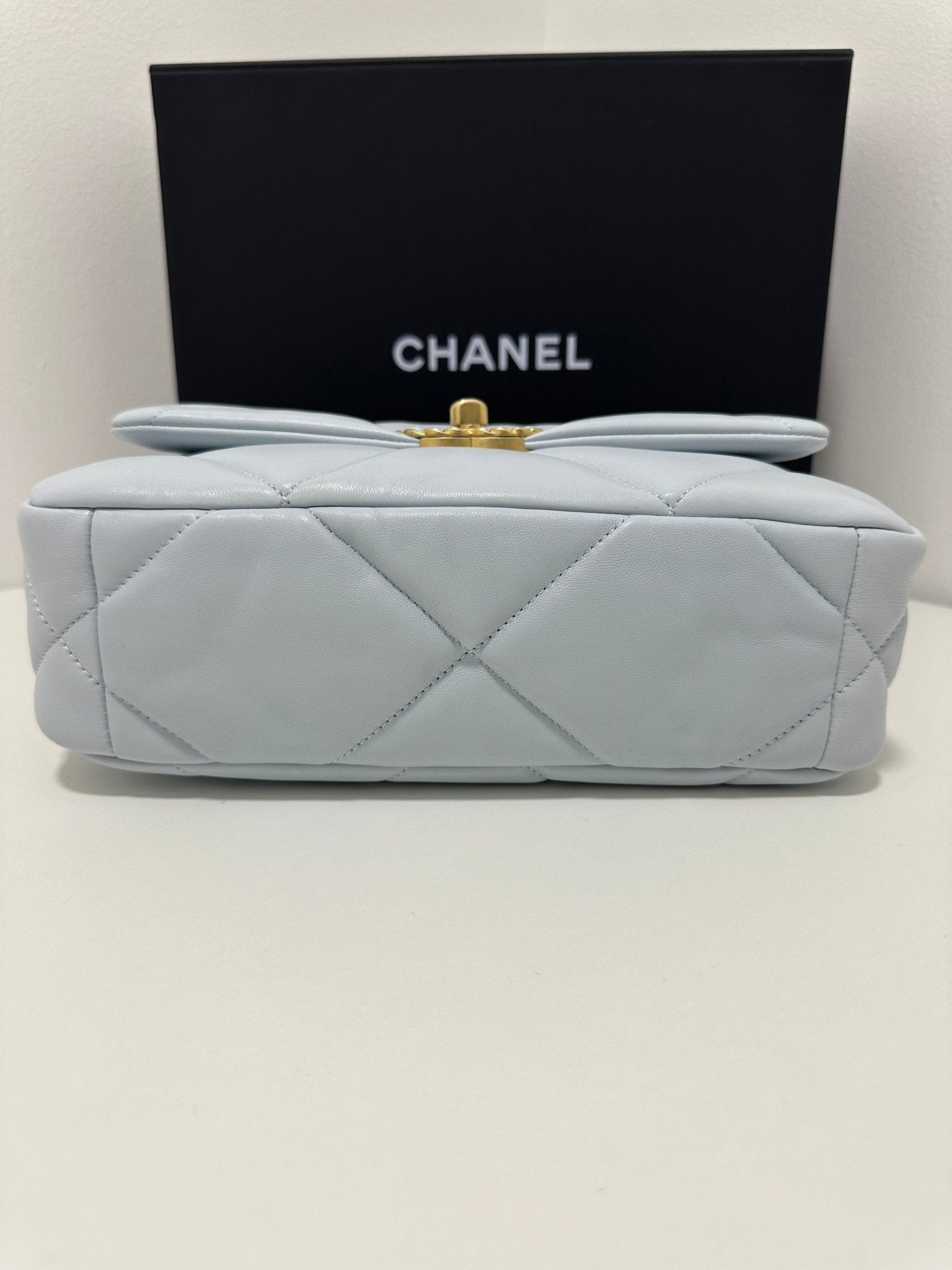 Chanel - Sac 19 bleu nuage - Les Folies d&