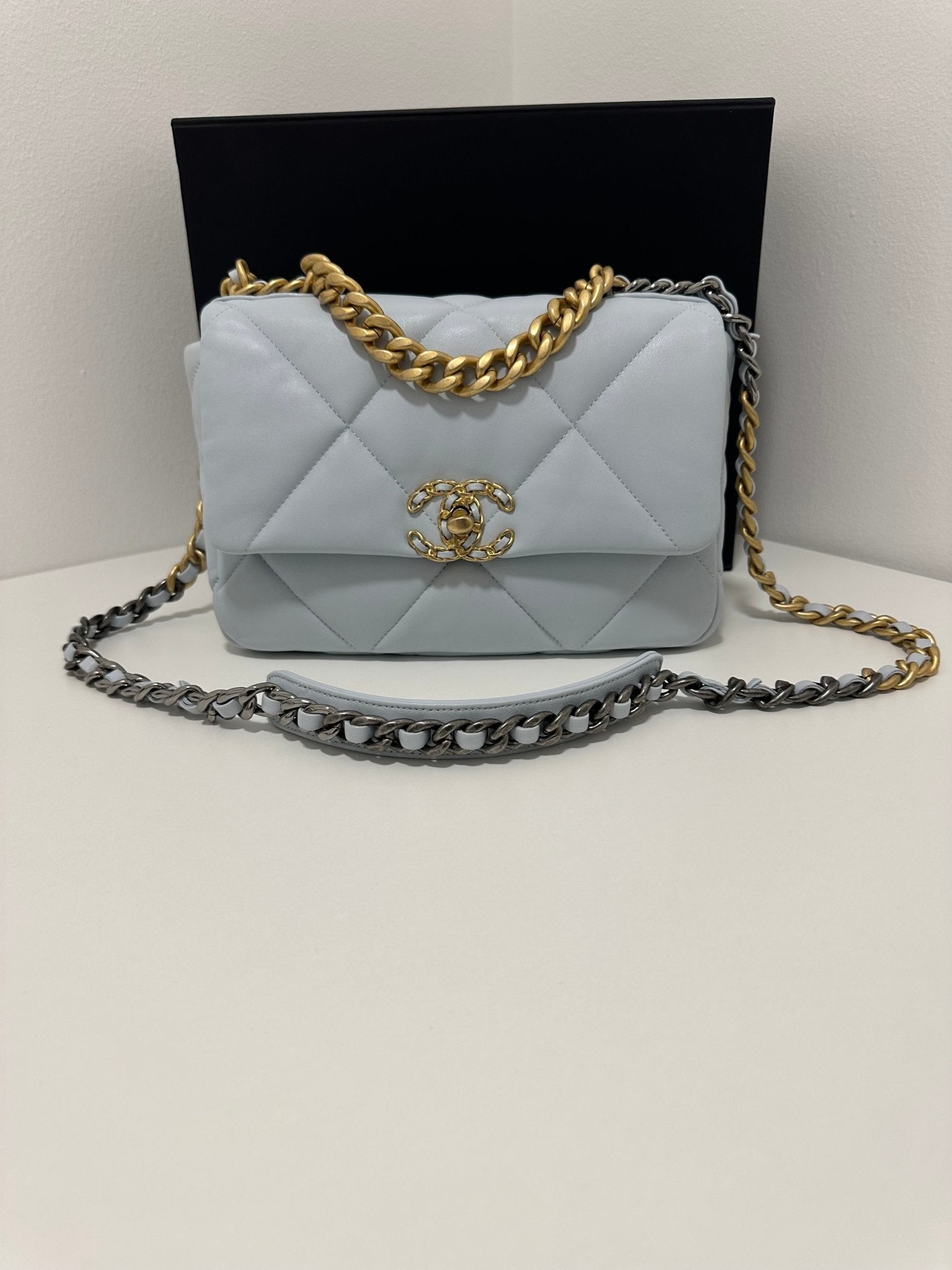 Chanel - Sac 19 bleu nuage - Les Folies d&