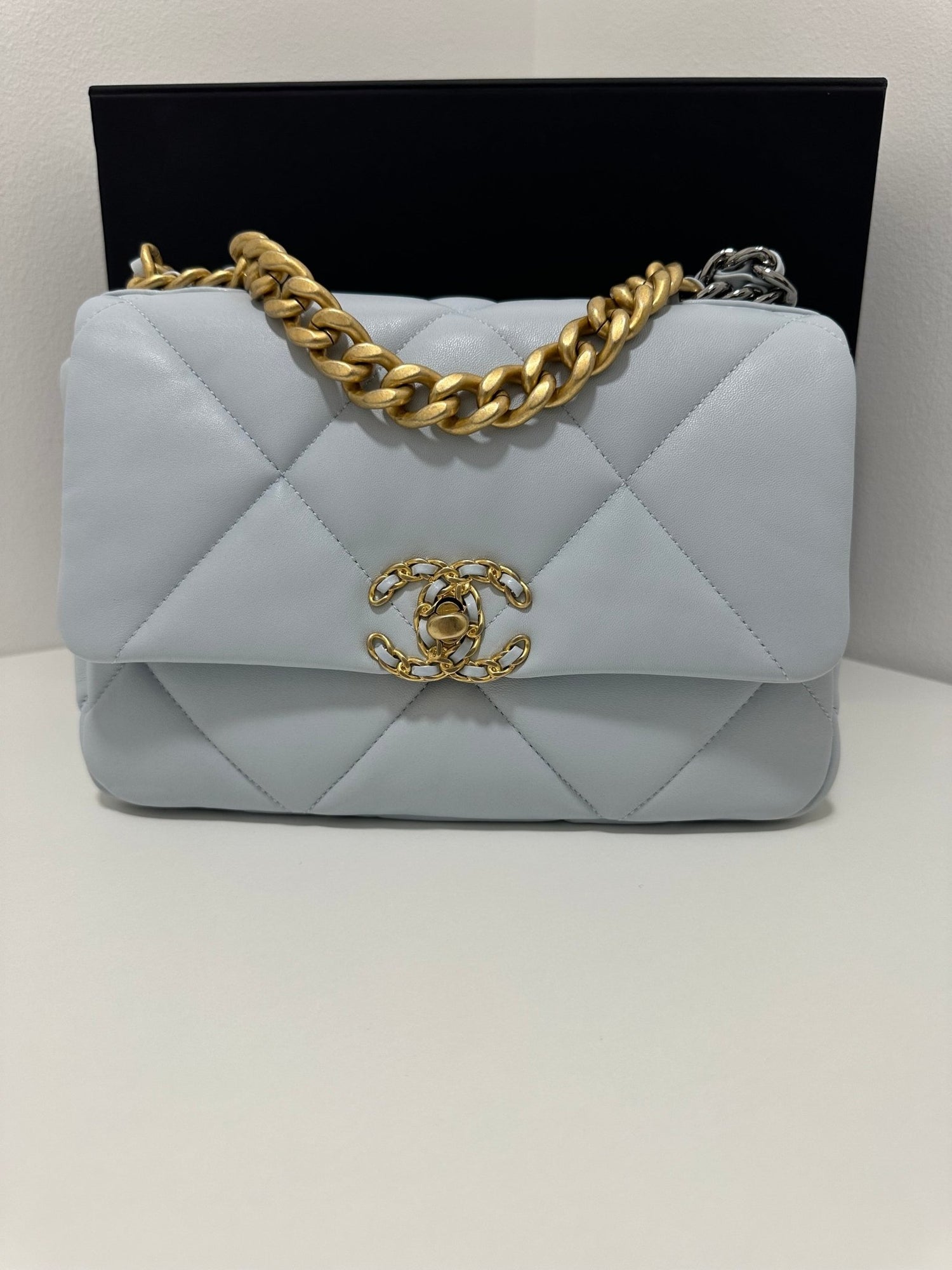 Chanel - Sac 19 bleu nuage - Les Folies d&