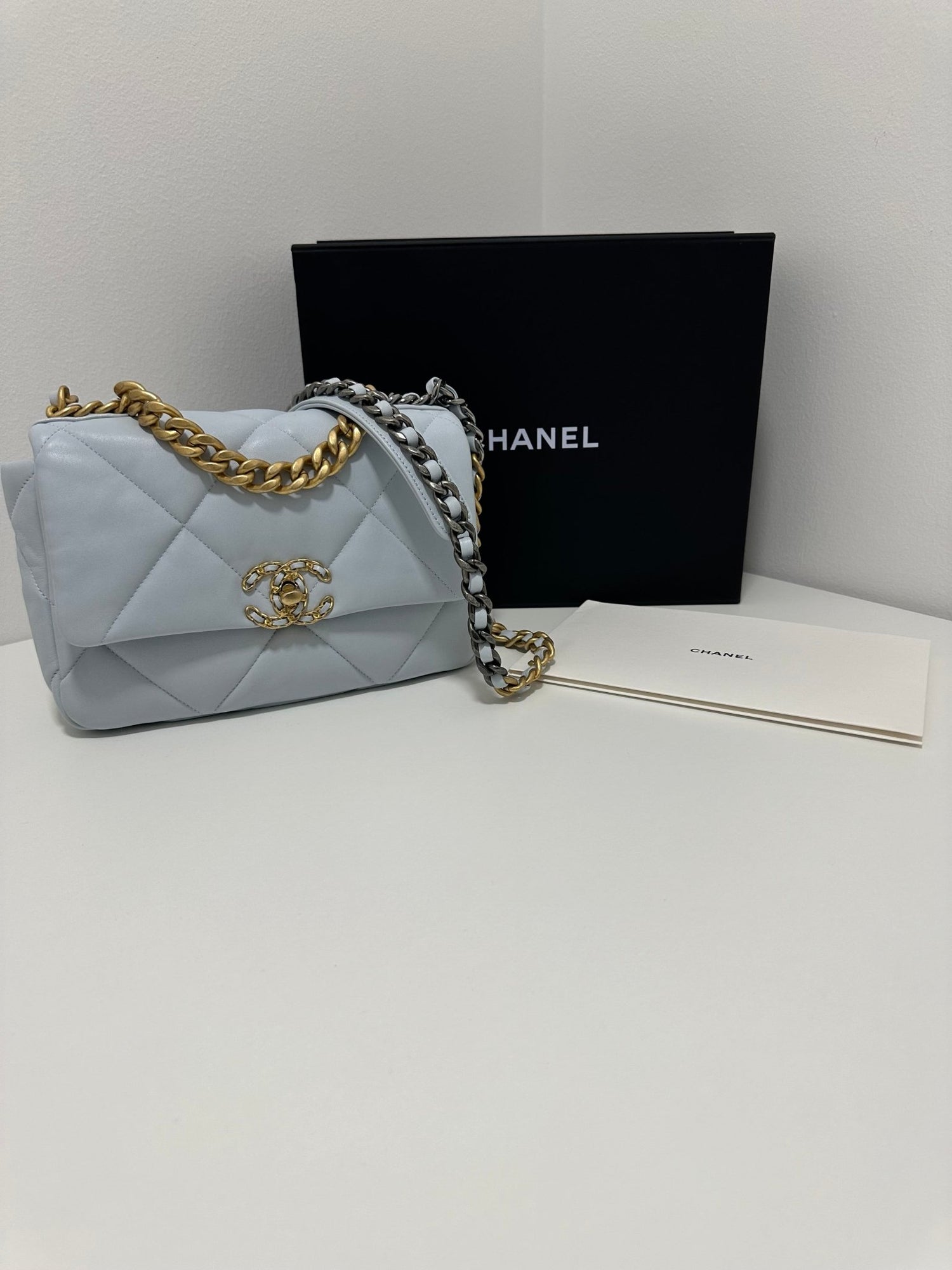 Chanel - Sac 19 bleu nuage - Les Folies d&