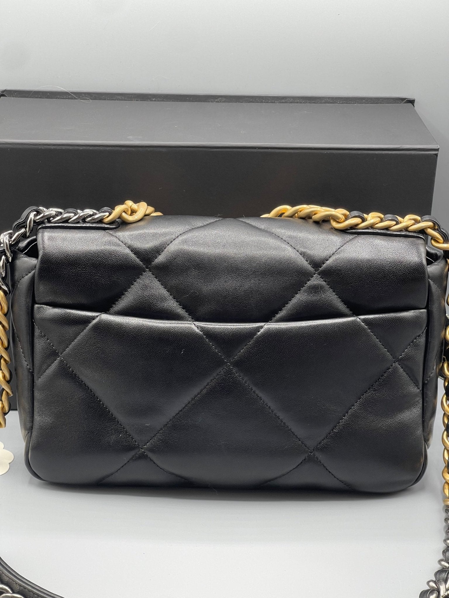 Chanel - Sac 19 noir - Les Folies d&