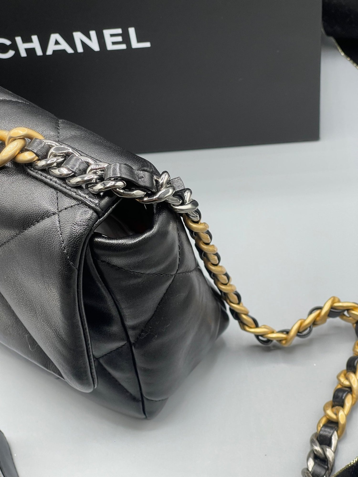 Chanel - Sac 19 noir - Les Folies d&