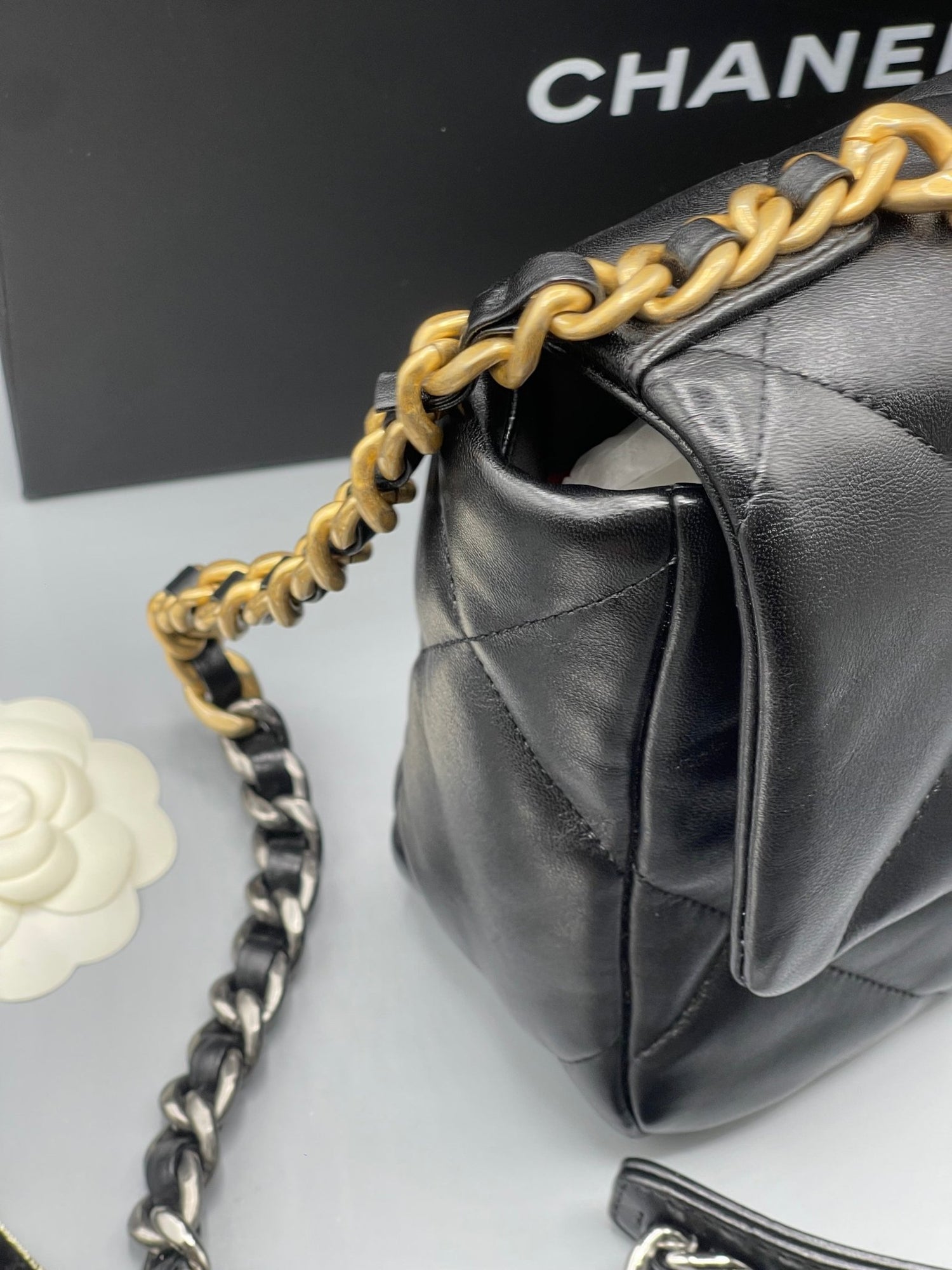 Chanel - Sac 19 noir - Les Folies d&