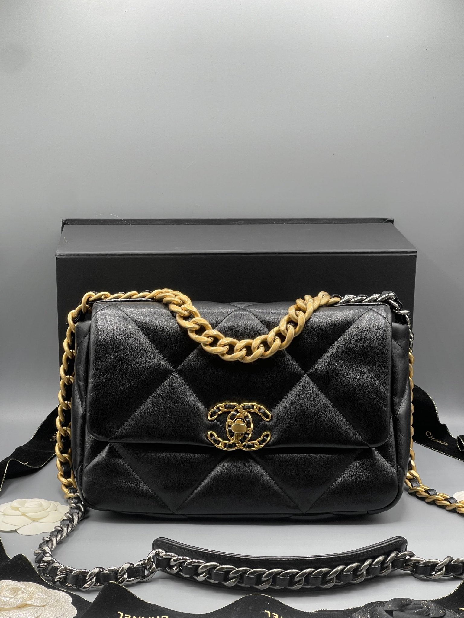 Chanel - Sac 19 noir - Les Folies d&