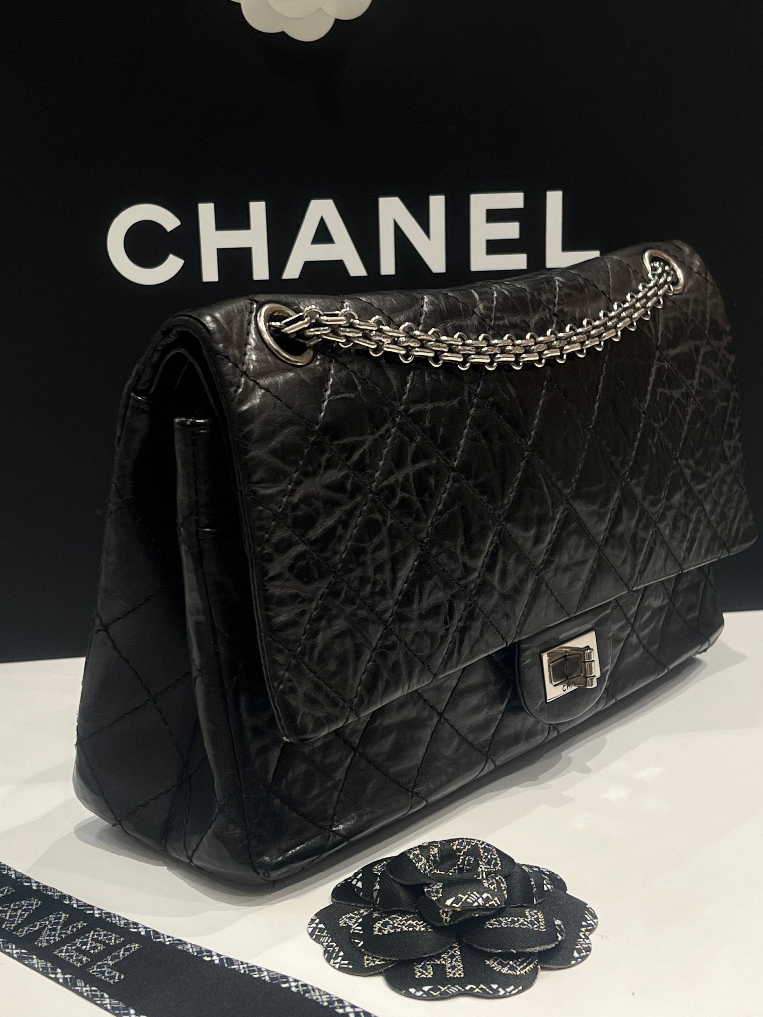 Chanel - sac 2 55 grand modèle 226 cuir vieilli noir - Les Folies d&