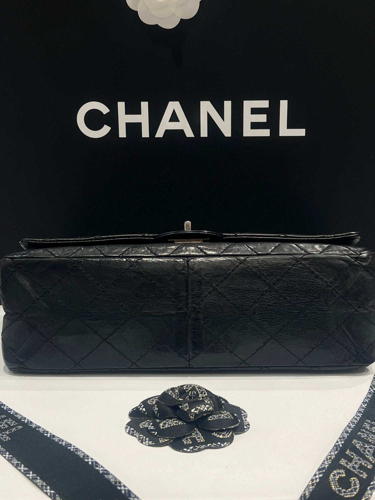 Chanel - sac 2 55 grand modèle 226 cuir vieilli noir - Les Folies d&