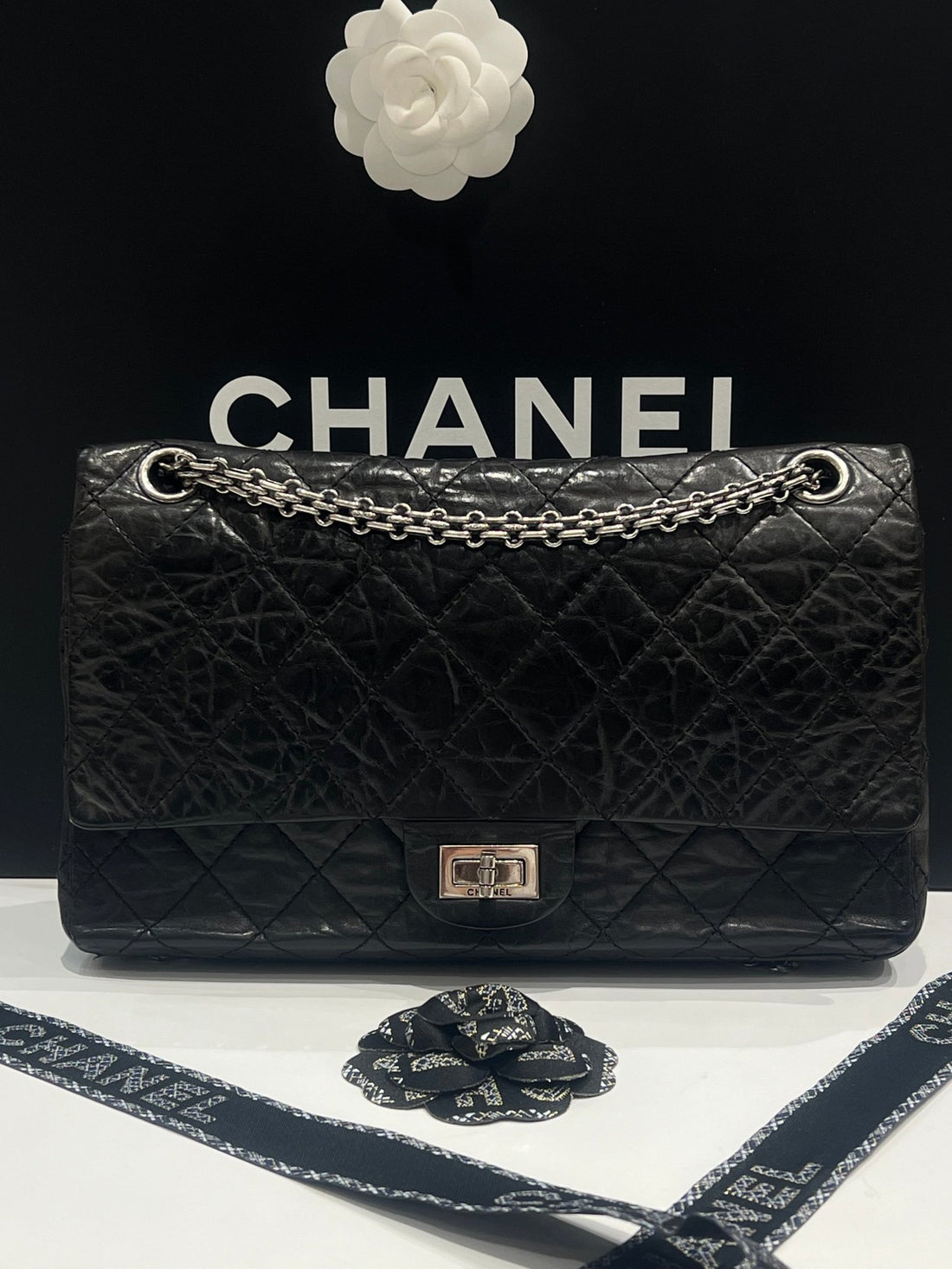 Chanel - sac 2 55 grand modèle 226 cuir vieilli noir - Les Folies d&