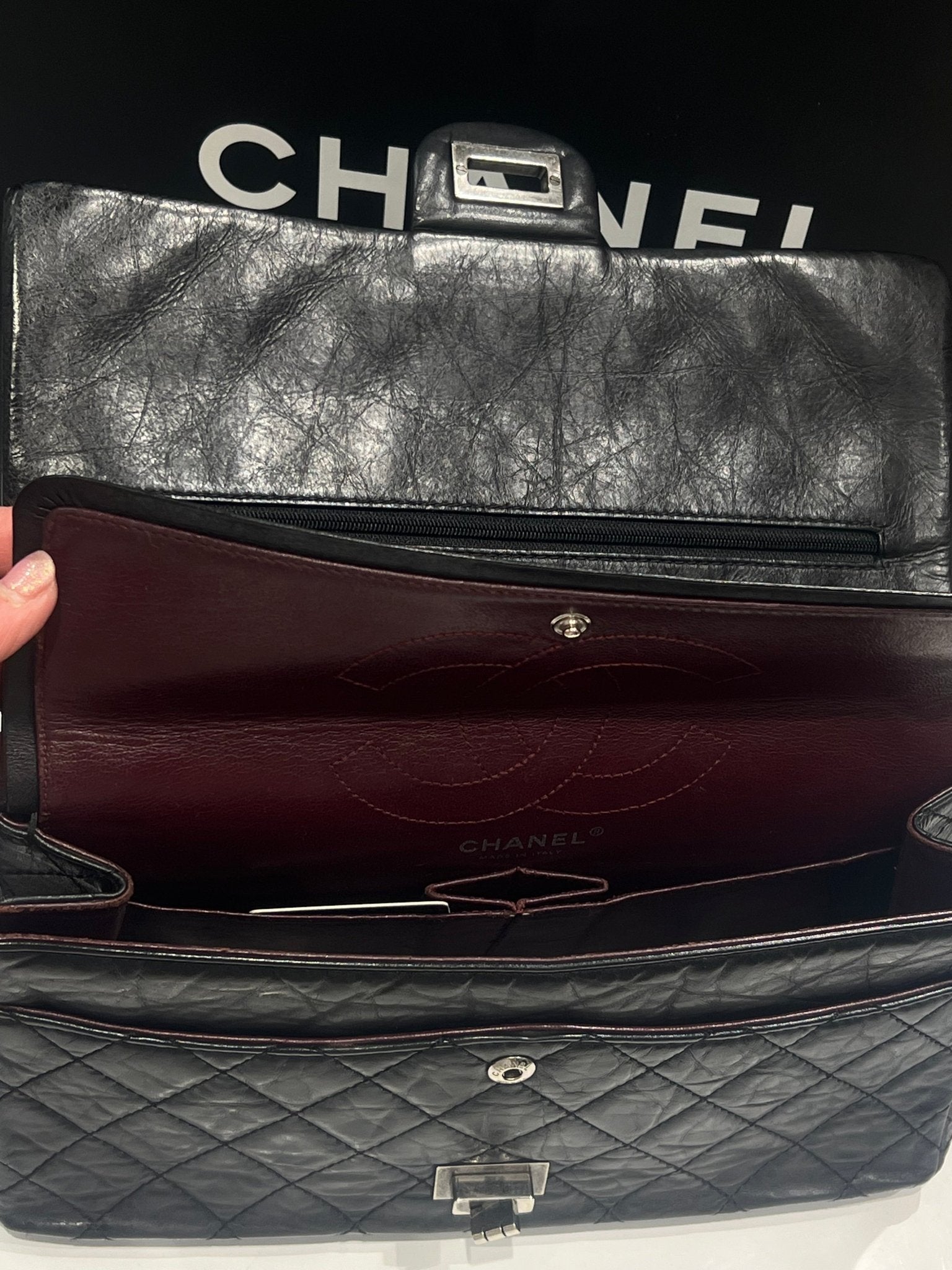 Chanel - sac 2 55 grand modèle 226 cuir vieilli noir - Les Folies d&