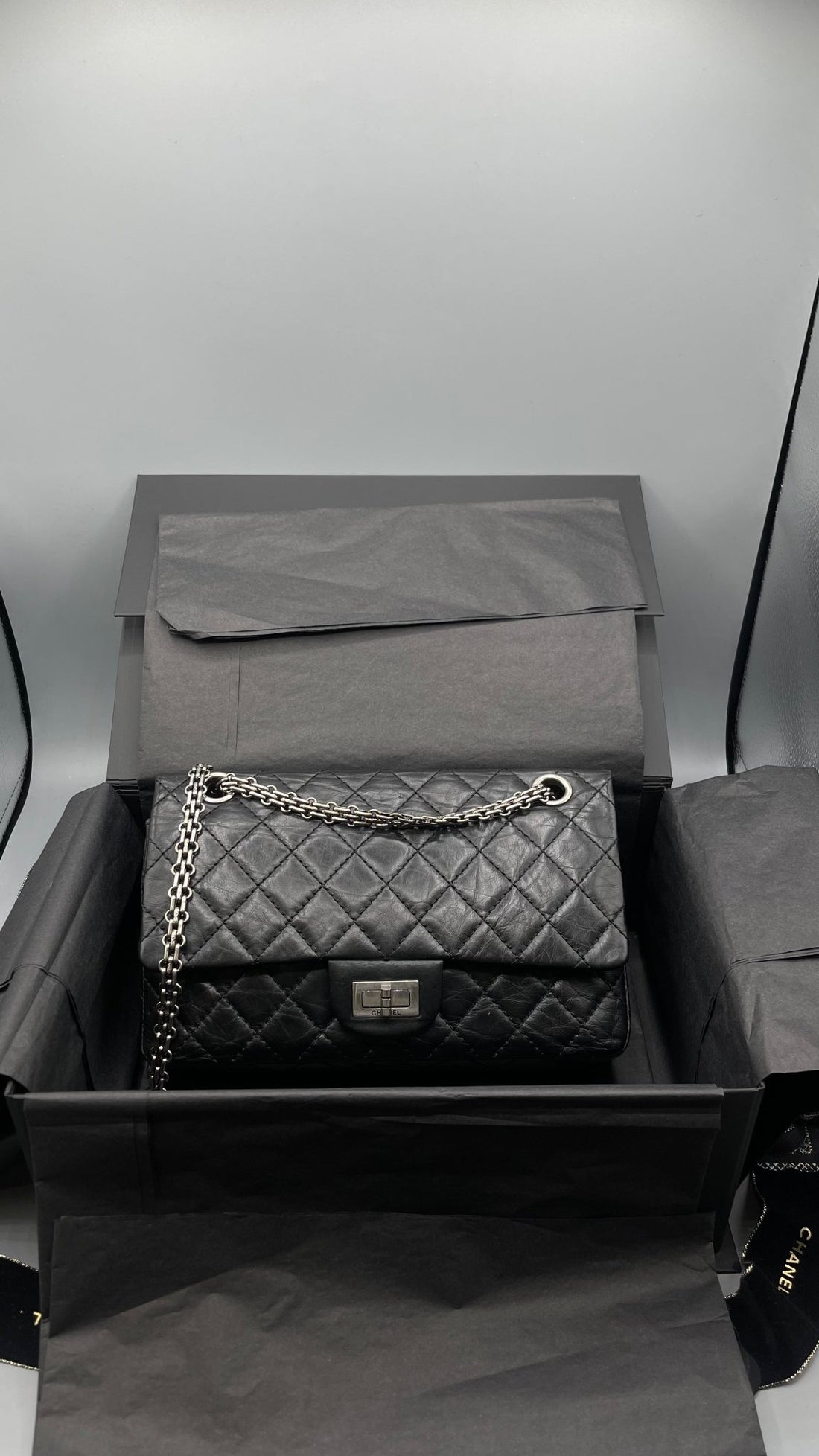 Chanel - Sac 2.55 noir - Les Folies d&