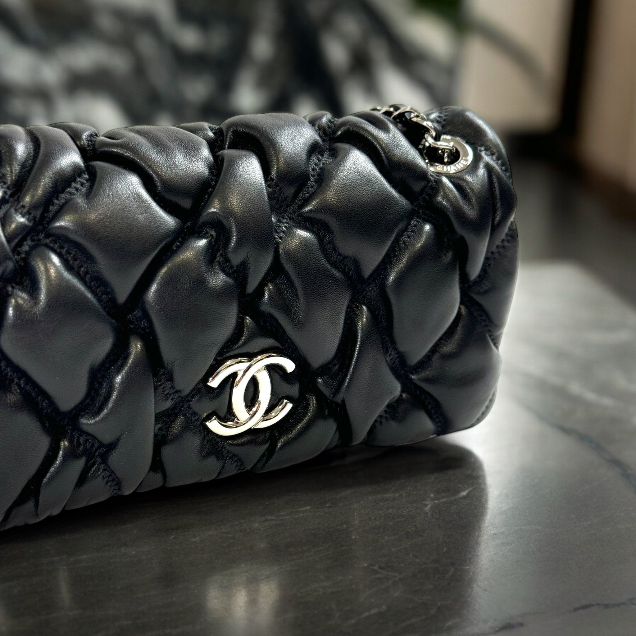 Chanel - Sac à rabat Bubble black - Les Folies d&