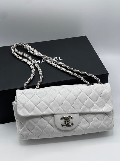 Chanel - Sac baguette blanc - Les Folies d&