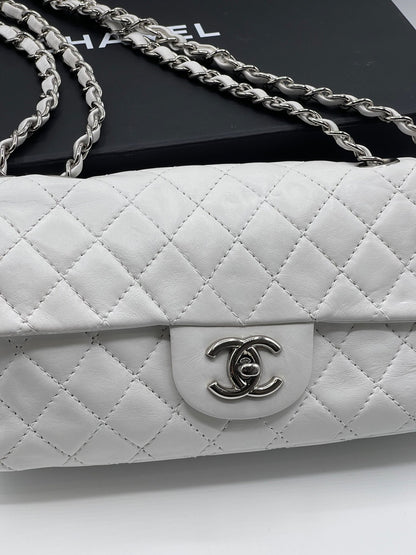 Chanel - Sac baguette blanc - Les Folies d&