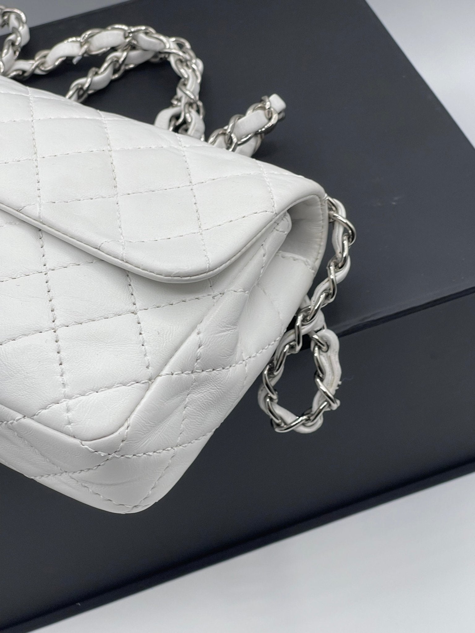 Chanel - Sac baguette blanc - Les Folies d&