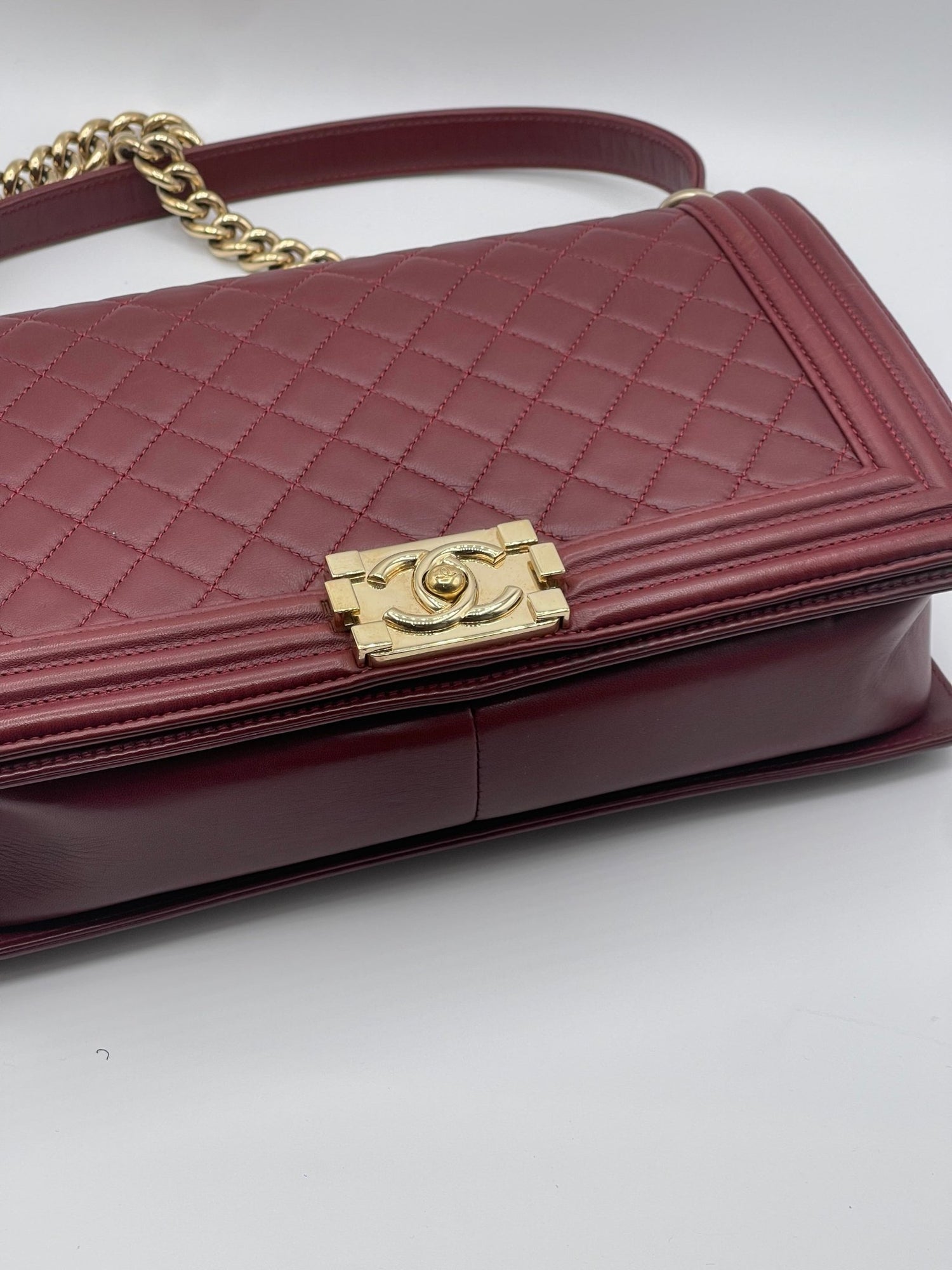 Chanel - Sac Boy 28 bordeaux - Les Folies d&