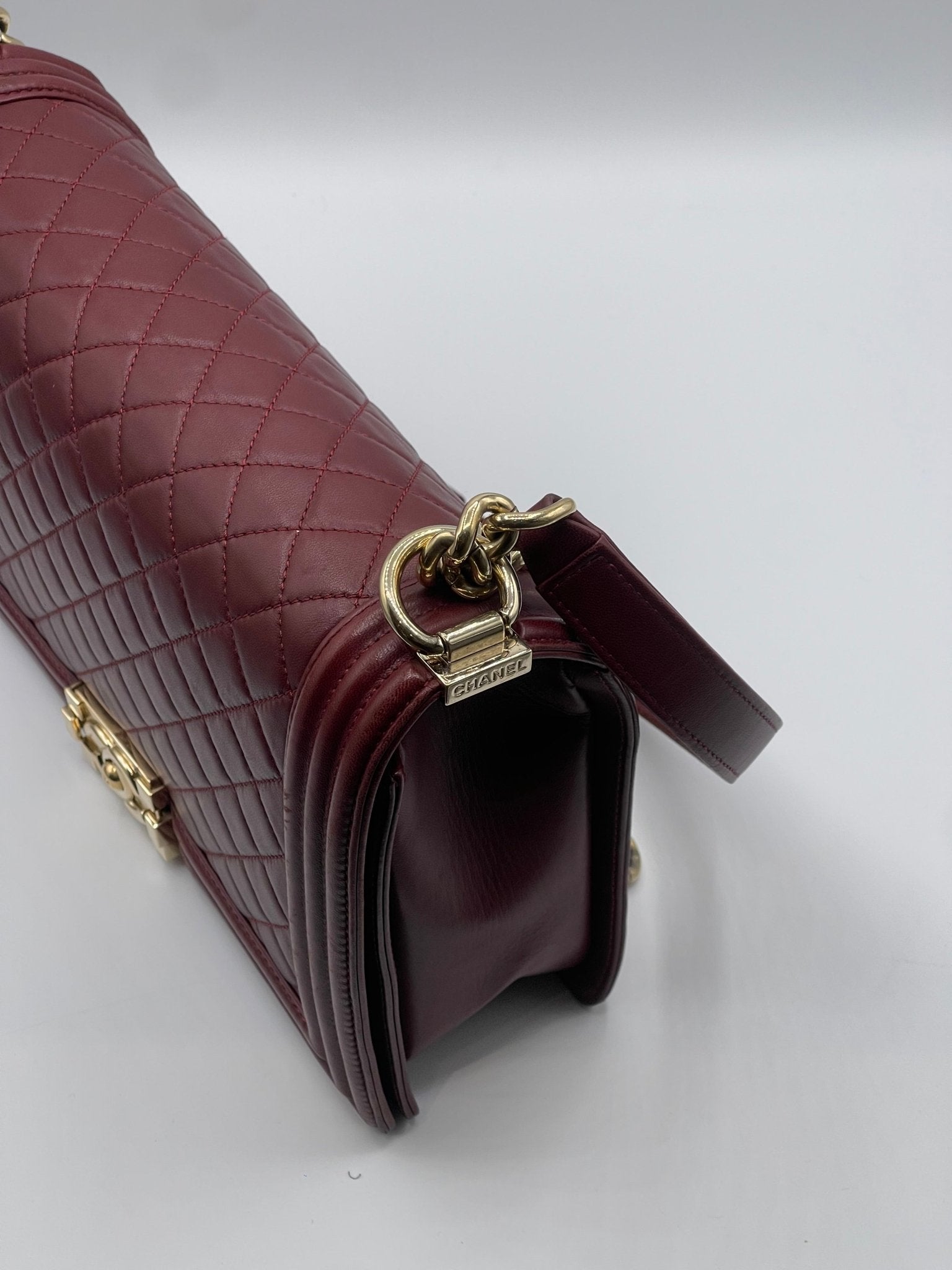 Chanel - Sac Boy 28 bordeaux - Les Folies d&