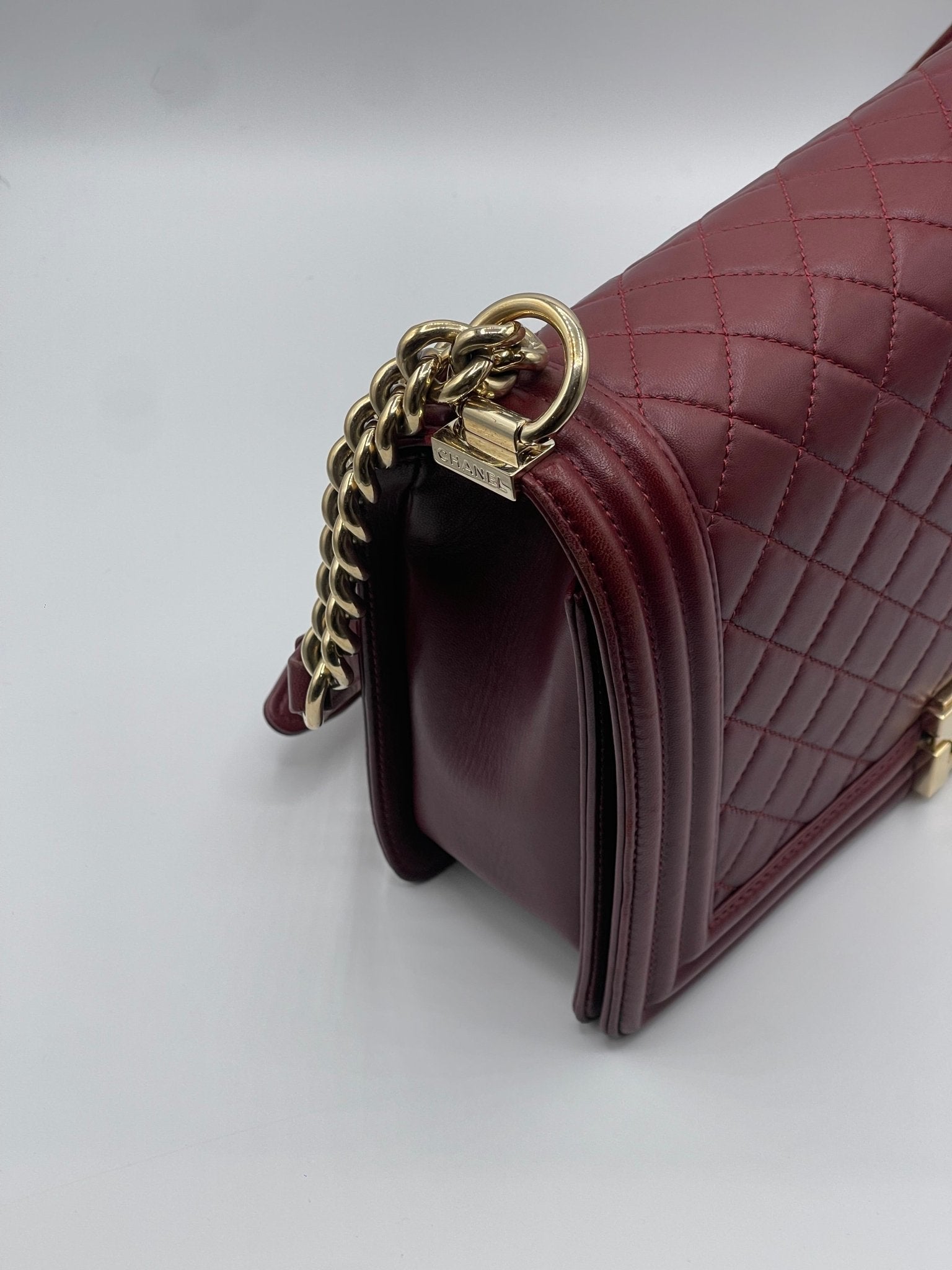 Chanel - Sac Boy 28 bordeaux - Les Folies d&