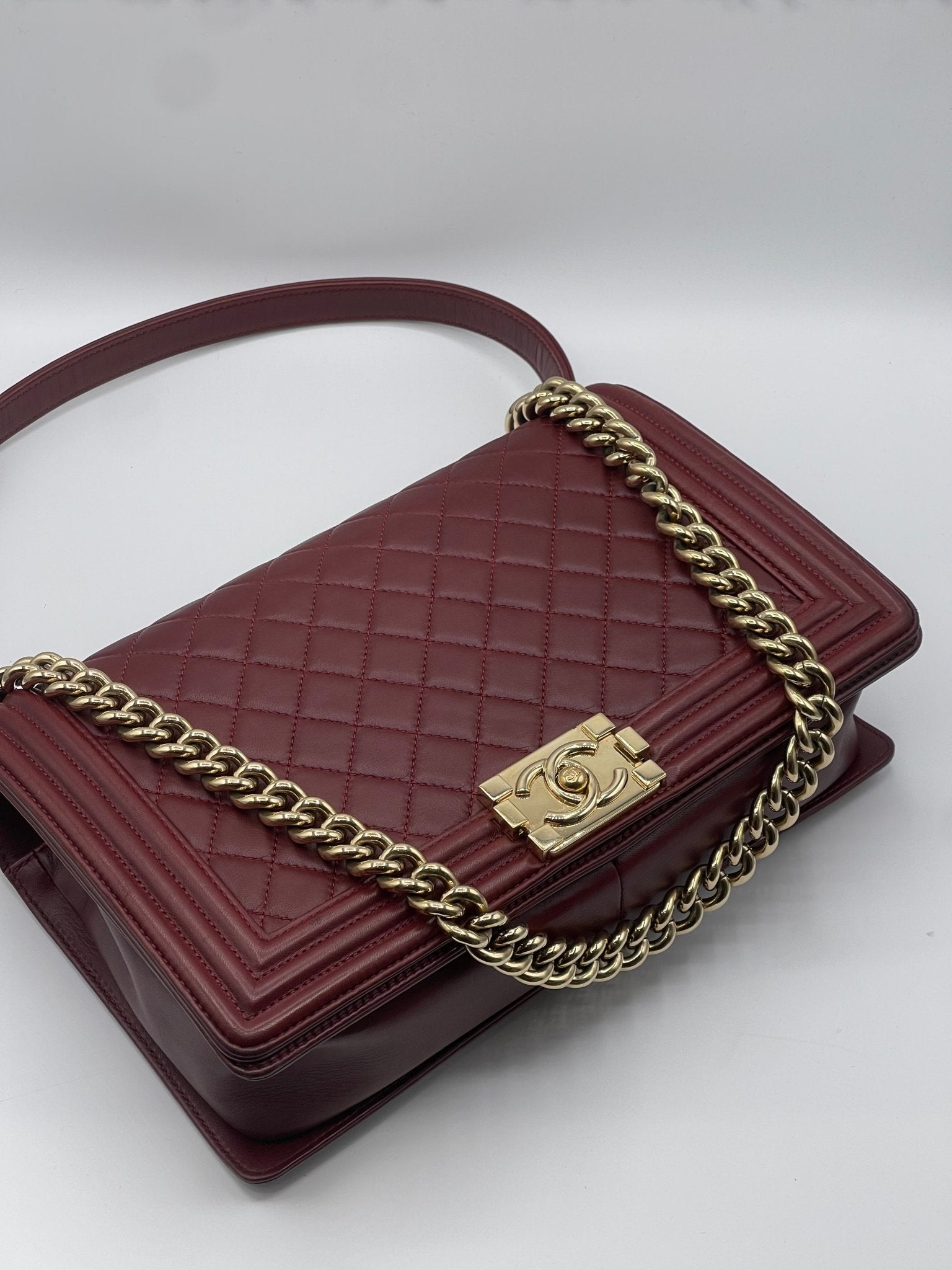 Chanel - Sac Boy 28 bordeaux - Les Folies d&