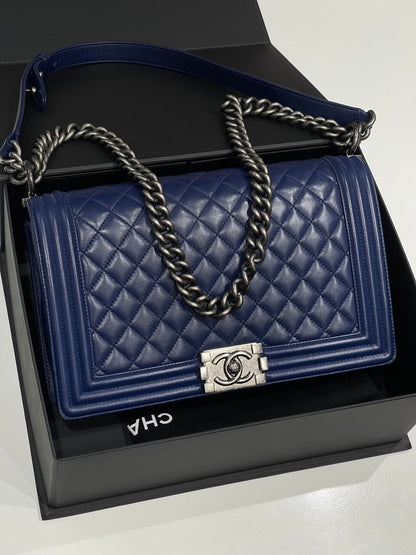 Chanel - Sac Boy GM bleu électrique - Les Folies d&