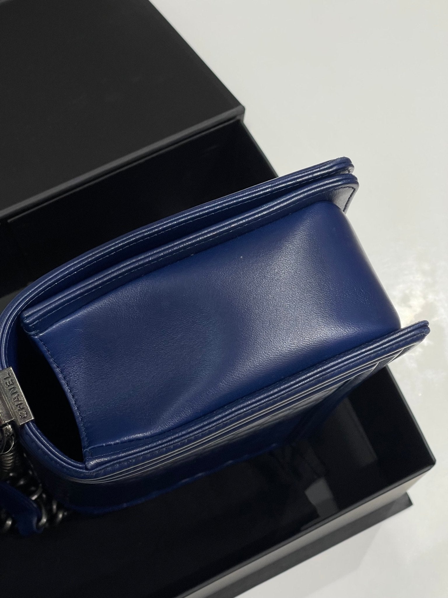 Chanel - Sac Boy GM bleu électrique - Les Folies d&