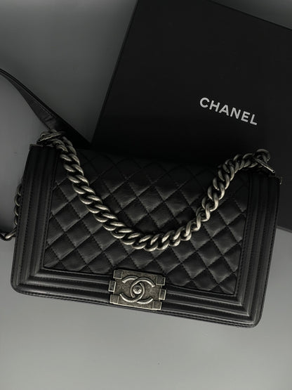 Chanel - Sac Boy MM noir - Les Folies d&