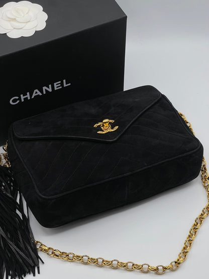 Chanel - Sac caméra enveloppe daim noir - Les Folies d&