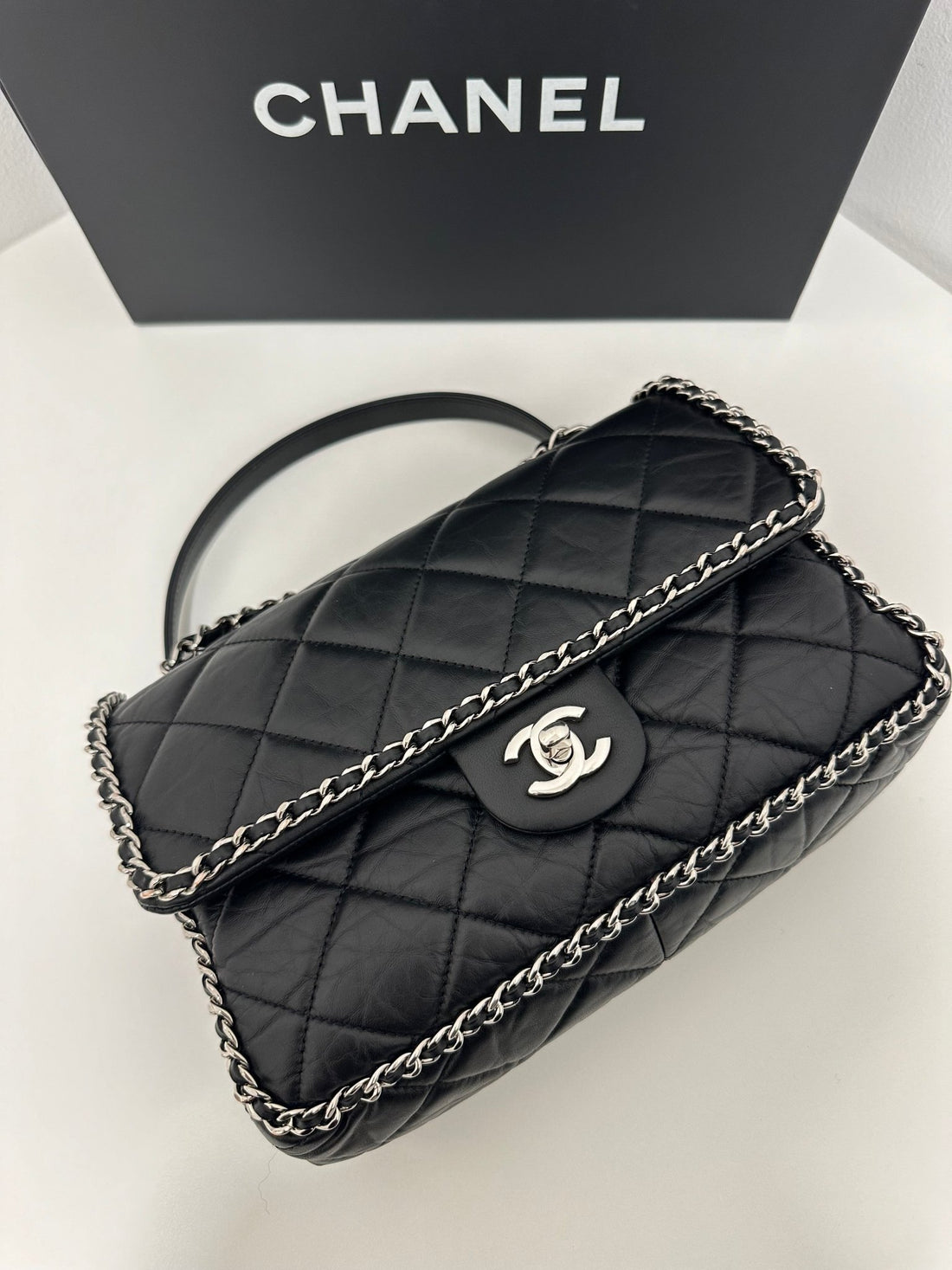 Chanel - Sac Chain Around noir - Les Folies d&