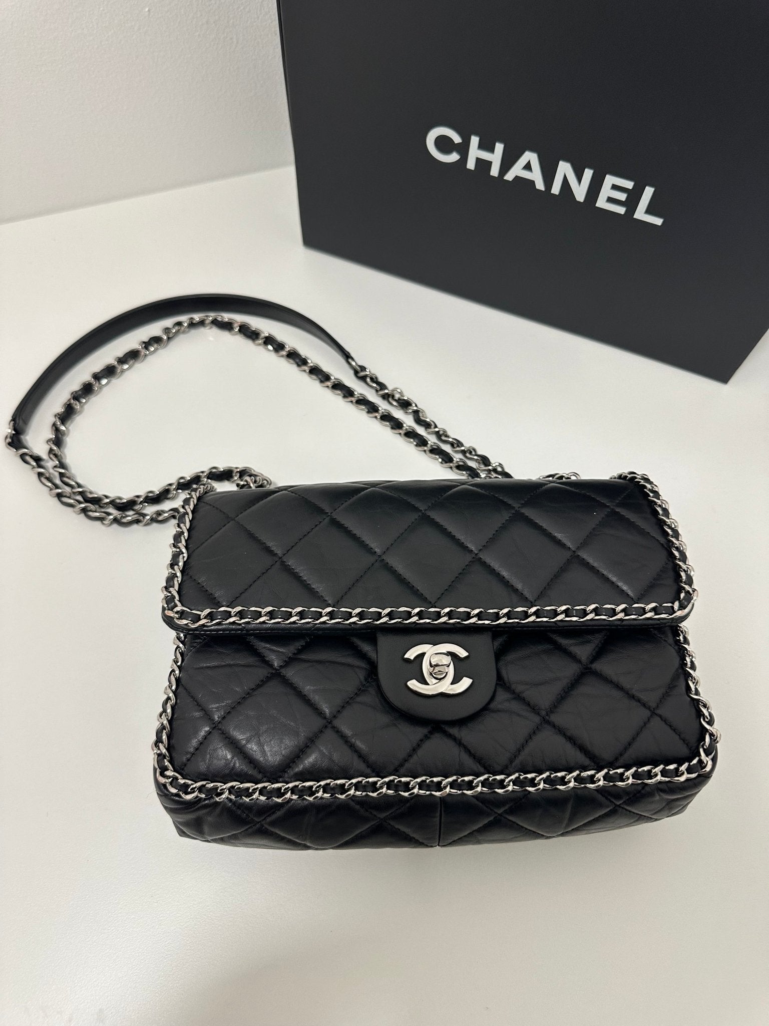 Chanel - Sac Chain Around noir - Les Folies d&
