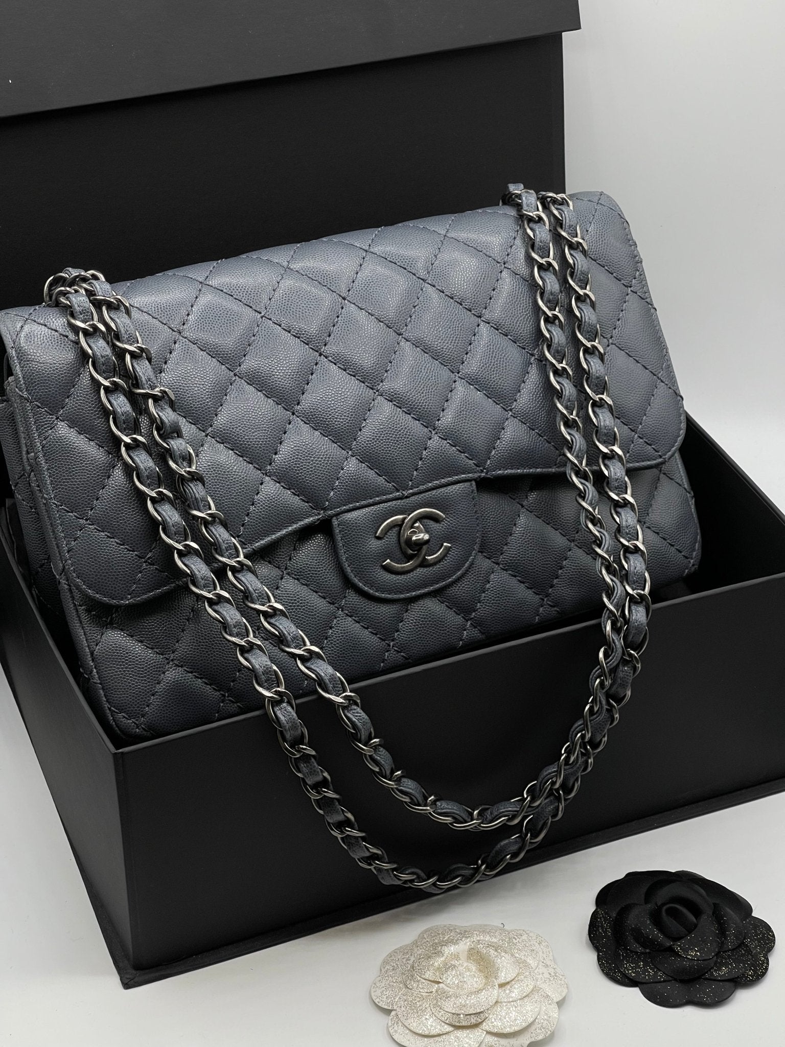 Chanel - Sac classique jumbo Bleu Gris - Les Folies d&