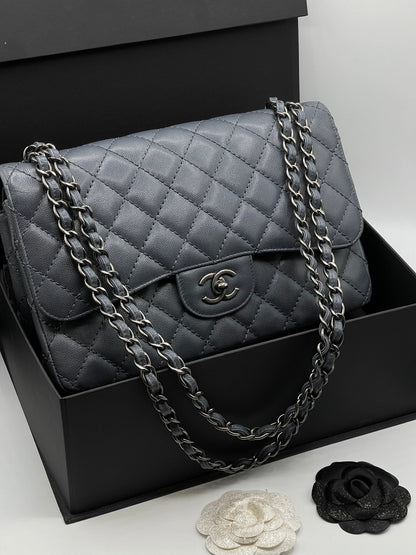 Chanel - Sac classique jumbo Bleu Gris - Les Folies d&