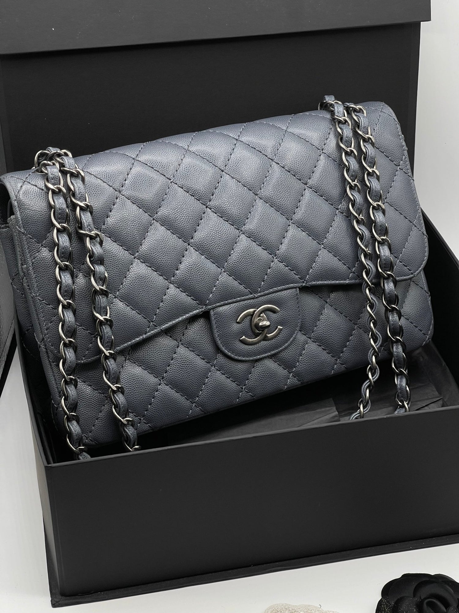 Chanel - Sac classique jumbo Bleu Gris - Les Folies d&