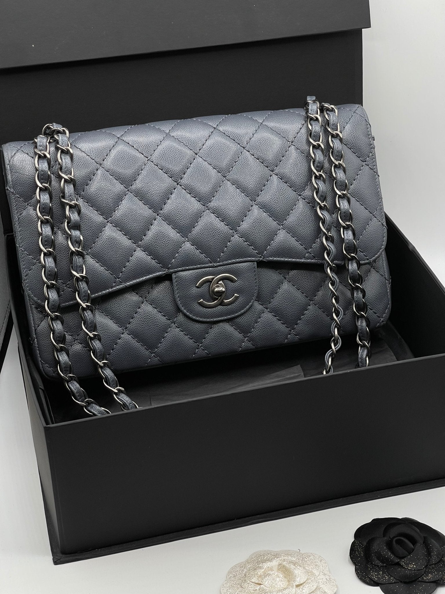 Chanel - Sac classique jumbo Bleu Gris - Les Folies d&