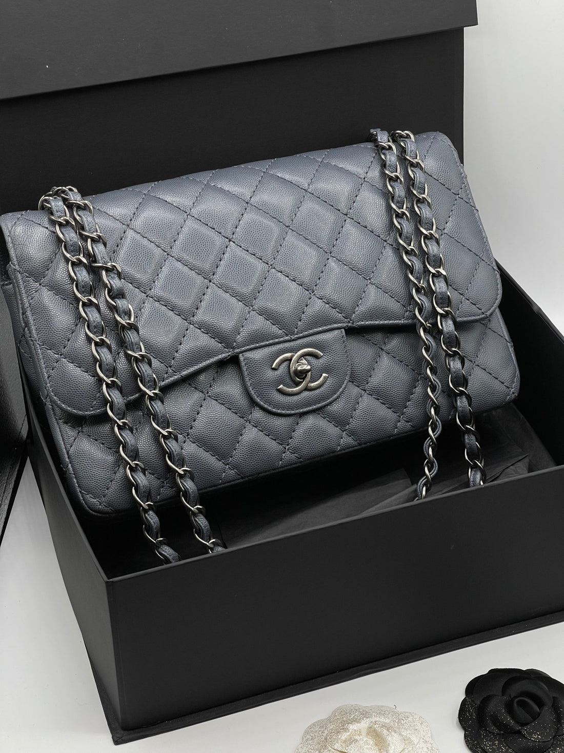 Chanel - Sac classique jumbo Bleu Gris - Les Folies d&