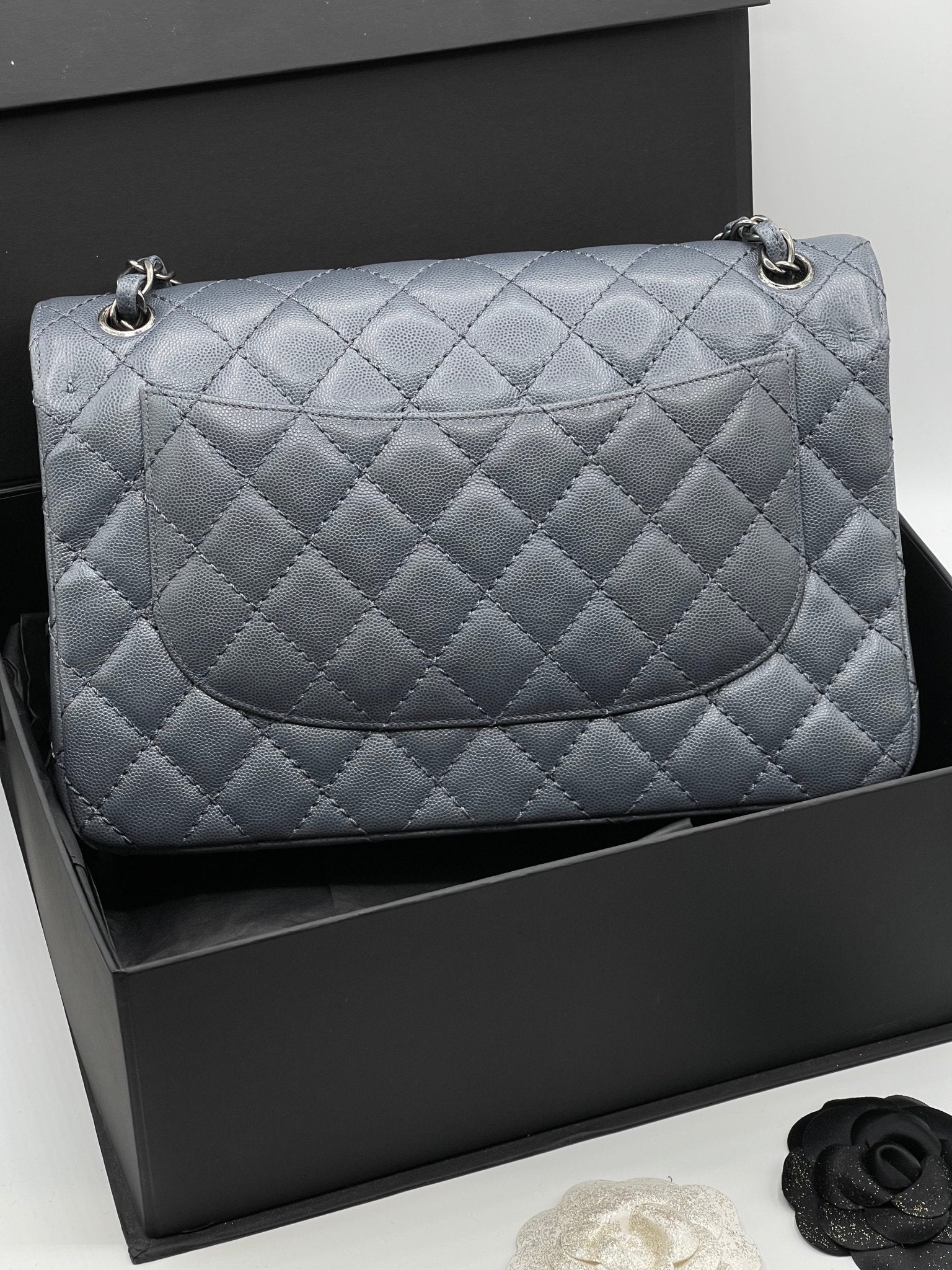 Chanel - Sac classique jumbo Bleu Gris - Les Folies d&