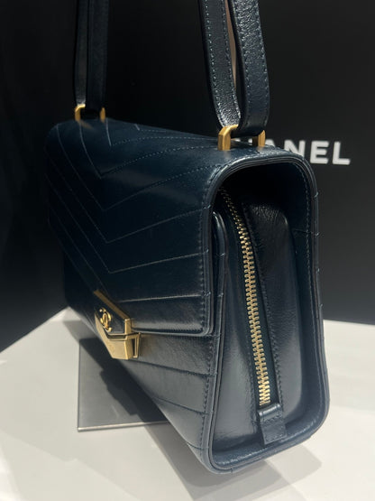 Chanel - sac édition limitée cuir bleu pétrole - Les Folies d&