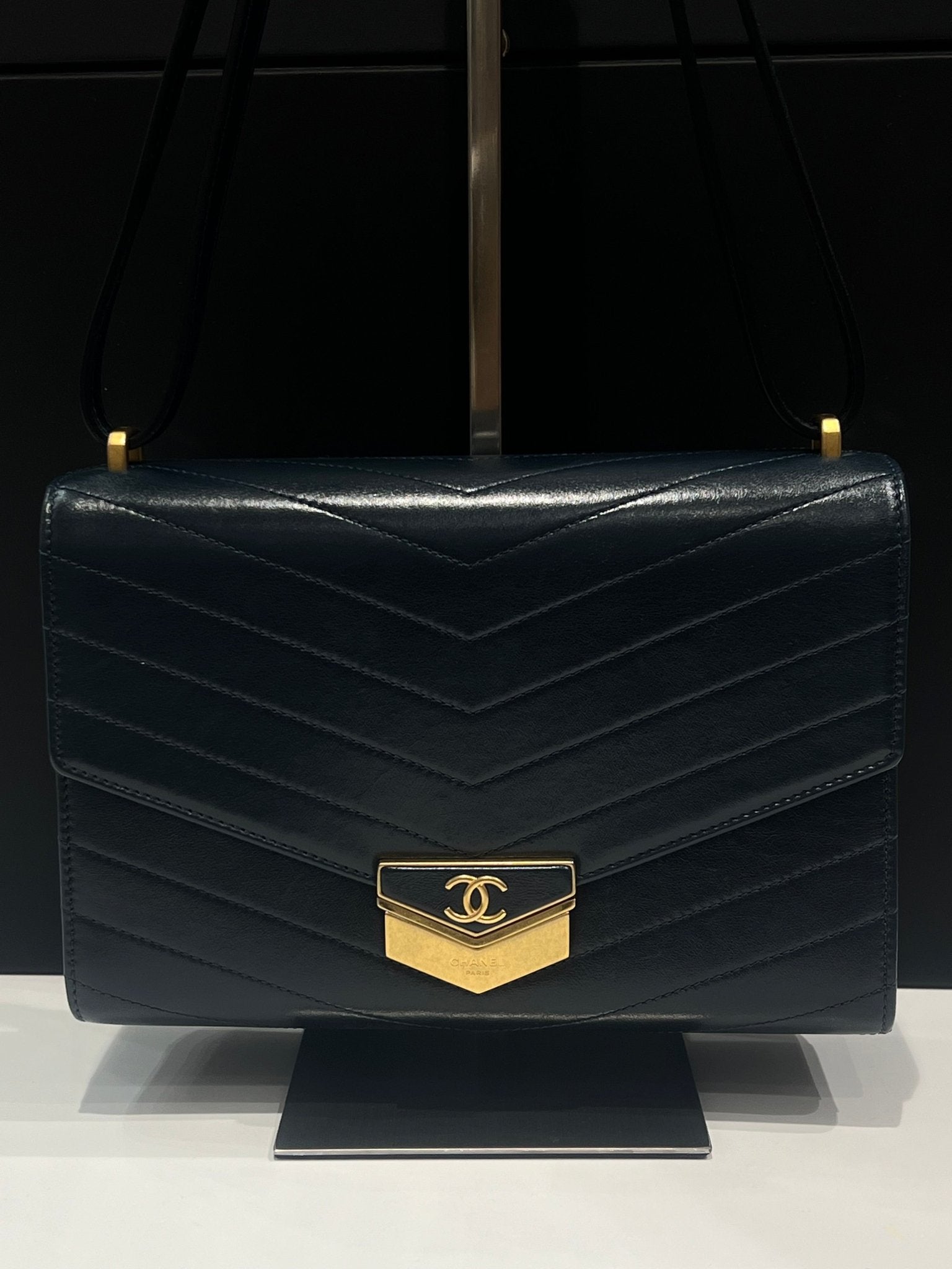 Chanel - sac édition limitée cuir bleu pétrole - Les Folies d&