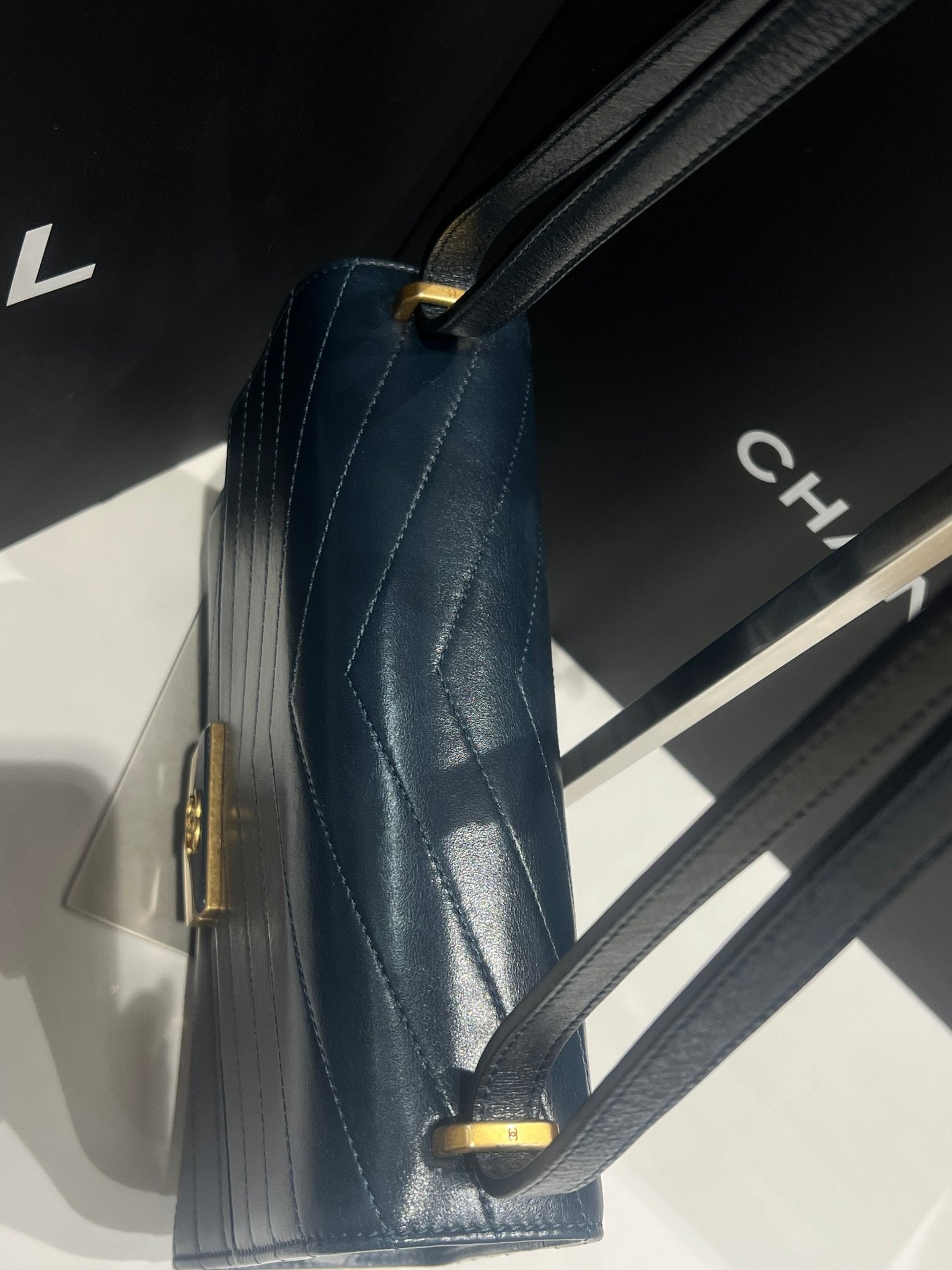 Chanel - sac édition limitée cuir bleu pétrole - Les Folies d&