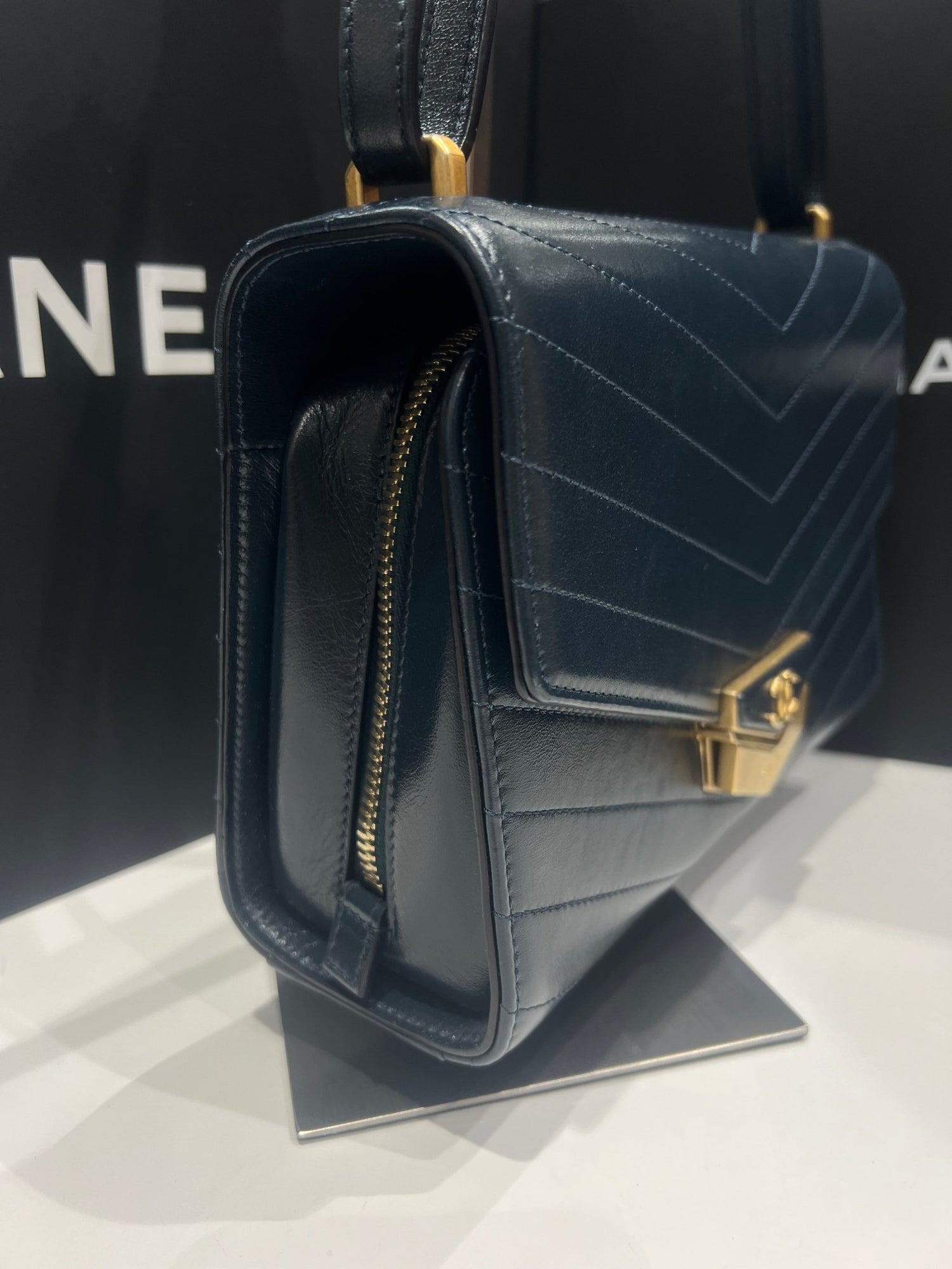 Chanel - sac édition limitée cuir bleu pétrole - Les Folies d&