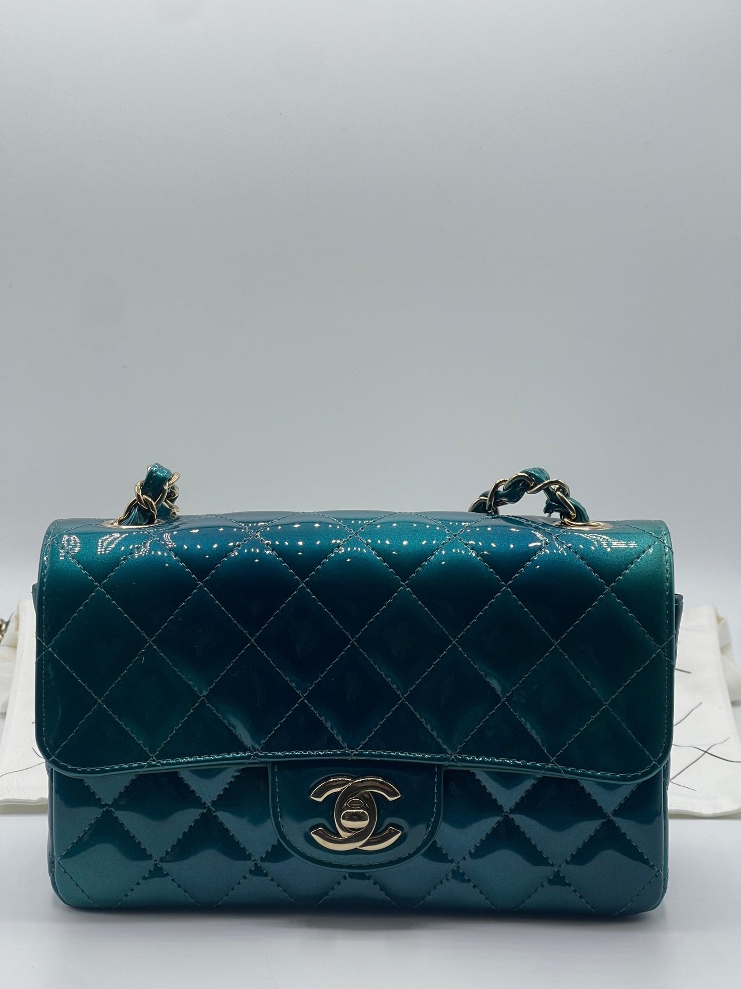 Chanel - Sac mini classique timeless 20 verni bleu vert - Les Folies d&