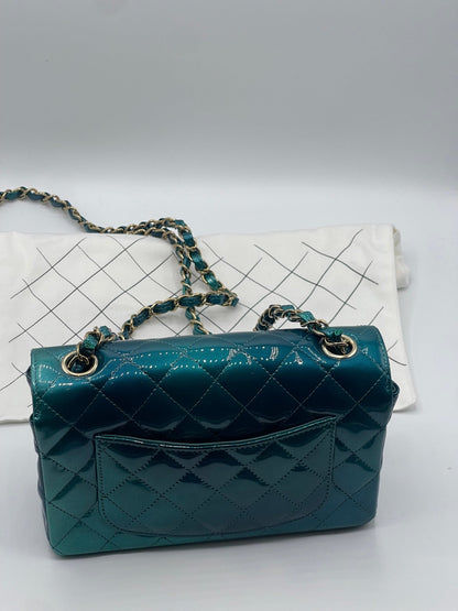 Chanel - Sac mini classique timeless 20 verni bleu vert - Les Folies d&